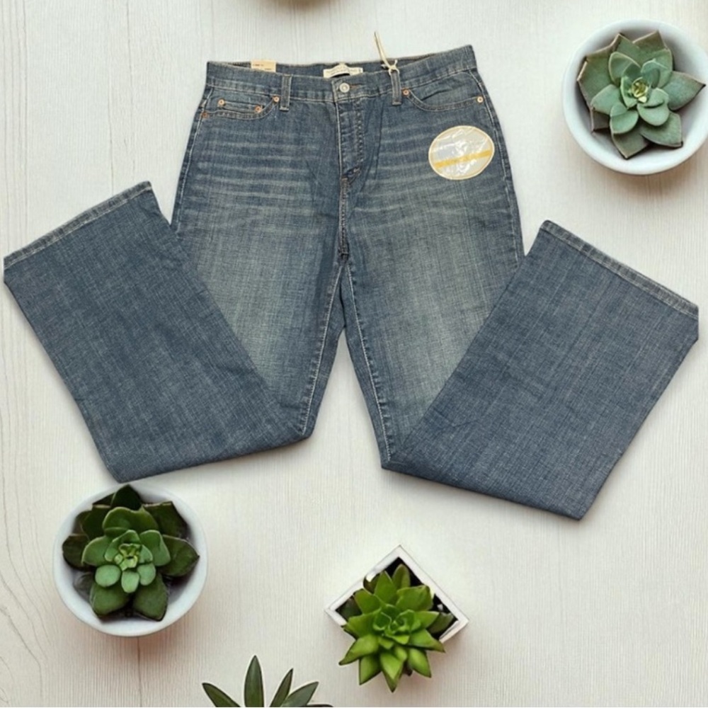 Levi's Women's Bootcut Jeans in Medium Blue Wash